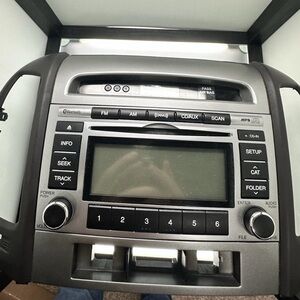 OEM 2010-2012 Hyundai Santa FE (AM FM XM) Radio CD MP3 Player 96180-0W500CA
